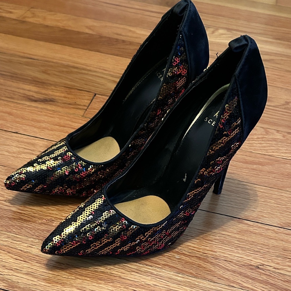 Scene Weaver ‘Gema’ Elegant Black, Red, Gold Sequin Heels